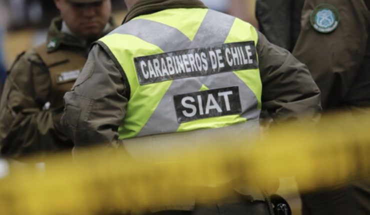 Camión queda montado sobre rejas tras perder control en Vespucio Sur: El hecho no registró lesionados
