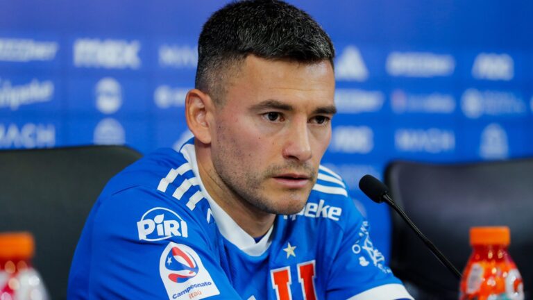 El acuerdo silencioso entre Gustavo Álvarez y Charles Aránguiz: El pacto con la U que lo dosifica de cara al gran desafío internacional