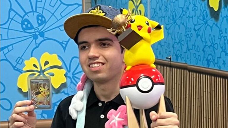 Compañeros de Fernando Cifuentes hacen fila por autógrafos luego que se convirtiera en campeón mundial en cartas Pokémon