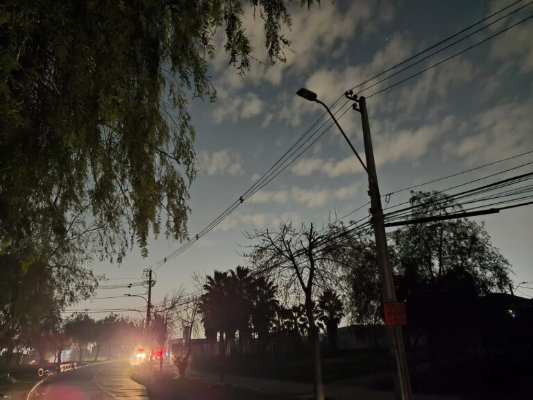 Masivo corte de luz afectó a más de 50 mil clientes en la Región Metropolitana