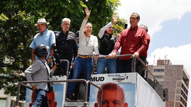 María Corina Machado reaparece en protesta contra los resultados de las presidenciales en Venezuela