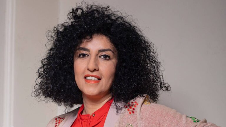 Narges Mohammadi, Nobel de la Paz, golpeada en prisión tras protestar contra ejecuciones en Irán