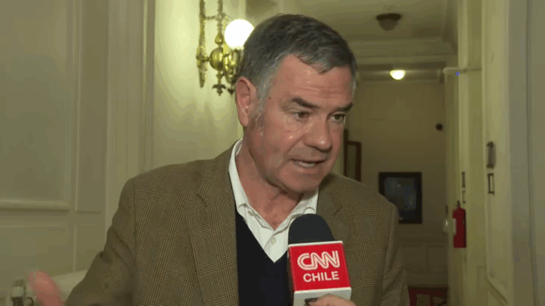 Ossandón responde a Cordero por ley de notarios: 