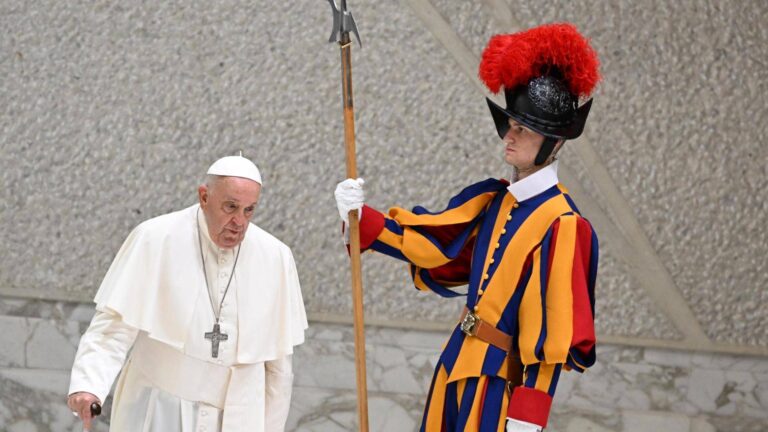 Papa Francisco llama al diálogo y la negociación para la paz en Oriente Medio y otros conflictos