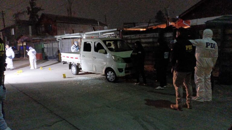 Hombre es asesinado en La Pintana: Se encontraron más de 49 casquillos de bala en el sitio del suceso