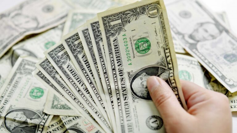 ¿En cuánto cerró el dólar en Chile tras la nueva amenaza arancelaria de Donald Trump a China?