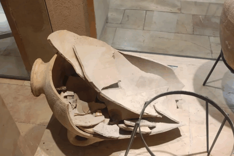 Niño de cuatro años rompe accidentalmente un jarrón de 3.500 años de antigüedad en un museo arqueológico de Israel