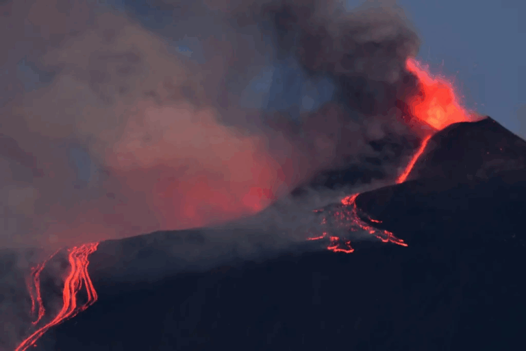 Erupción del Etna, uno de los volcanes más activos del mundo, provoca caos en Sicilia y obliga a suspender vuelos