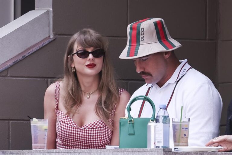 Taylor Swift y Travis Kelce, llegan como invitados estrella a la final del US Open en Estados Unidos