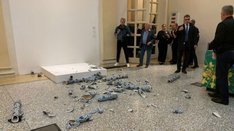 Sujeto destrozó obra de famoso artista chino: Policía reveló que autor de los hechos 