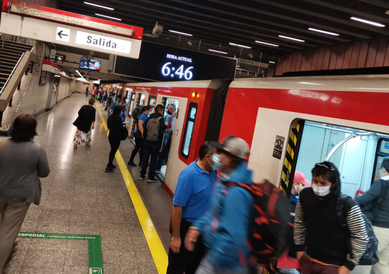 La disputa entre Metro y la Feria de Artesanía Bellavista por la construcción de nuevo ingreso a la Línea 7