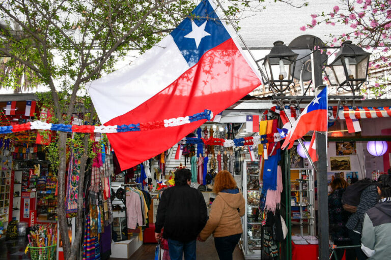 Fiestas Patrias: ¿Cómo instalar correctamente la bandera de Chile y evitar multas?