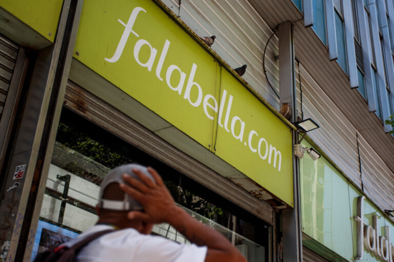 Tras un complejo 2023: Las cuentas alegres que saca Falabella tras la millonaria venta del Open Kennedy a Parque Arauco