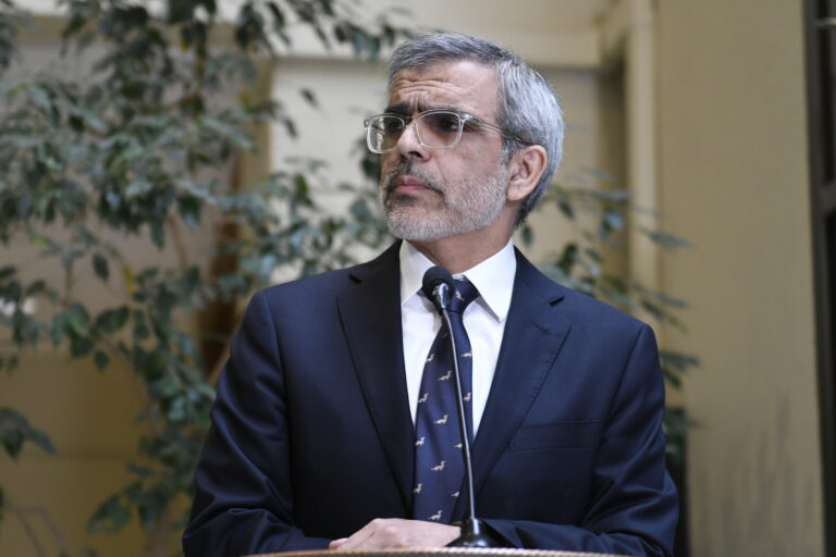Ministro Cordero reconoce que Luis Hermosilla se encargó del patrocinio de Crispi: 