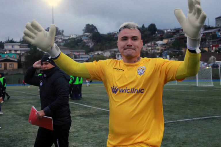 Cristóbal Campos: El arquero que defendió el arco de la U en uno de sus momentos más oscuros