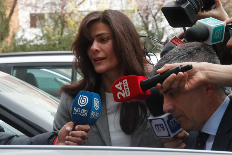 Así fue la caótica llegada de Tonka Tomicic a declarar como testigo en el Caso Audios