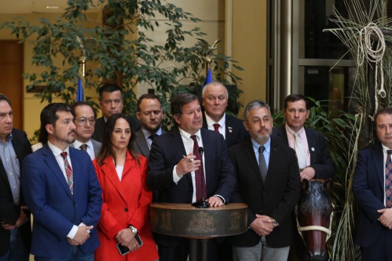 Chile Vamos anuncia acusación constitucional contra Ángela Vivanco y Sergio Muñoz: También se sumarán a libelo contra Matus