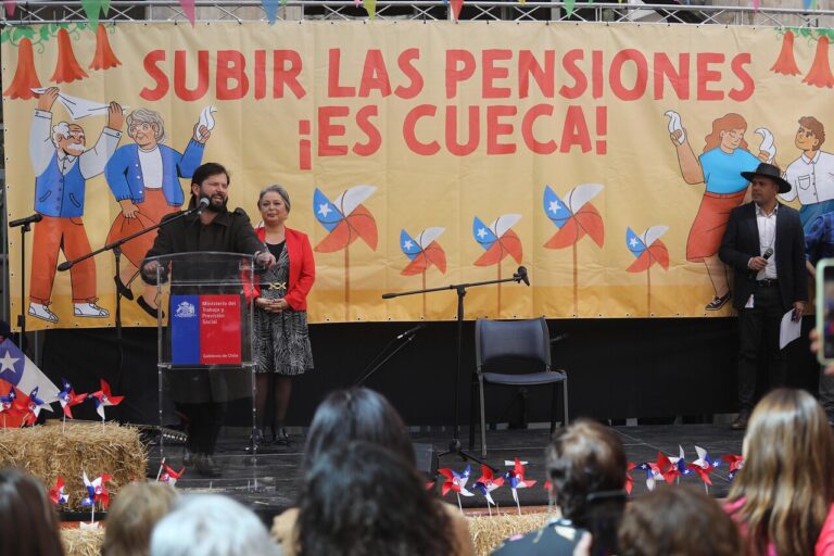 Boric reafirma compromiso por mejorar las pensiones: 