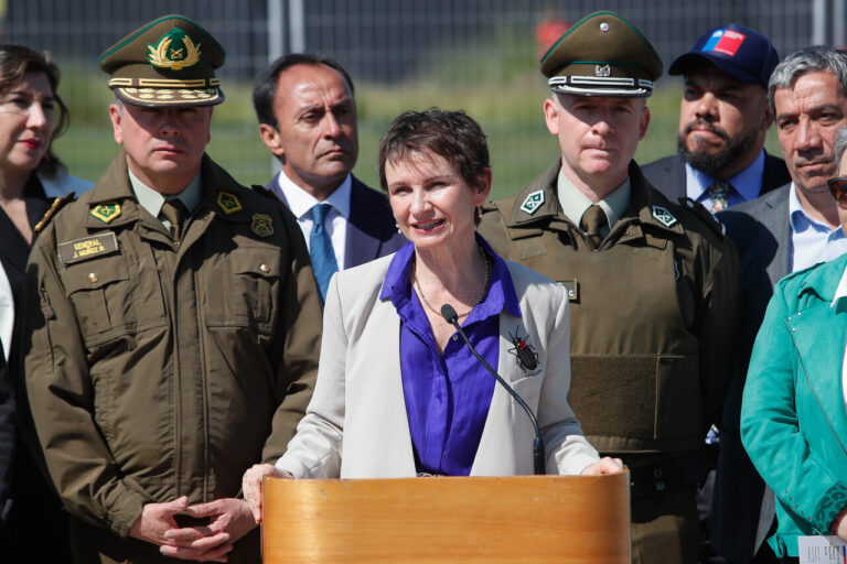 Gobierno confirma que Carabineros realizará informe de evaluación por el uso de gases lacrimógenos en fonda de Lo Barnechea