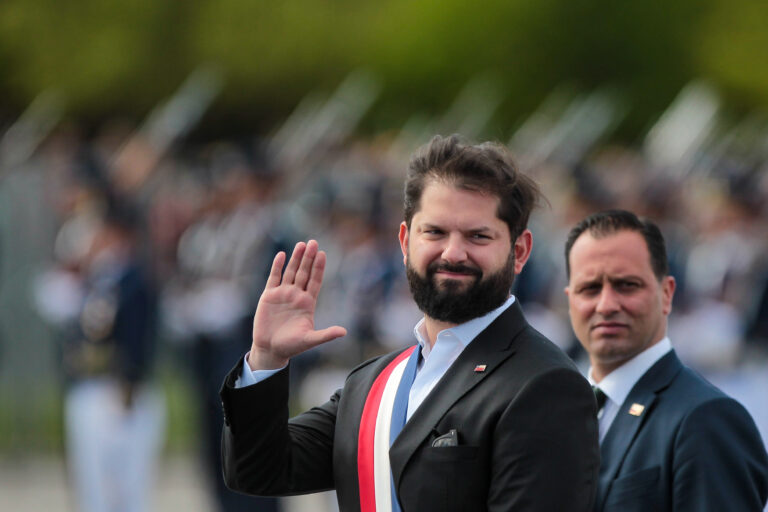 La Parada Militar 2024 en imágenes: Desde la clásica inauguración con chicha en cacho hasta el paso de los cachorros de Carabineros