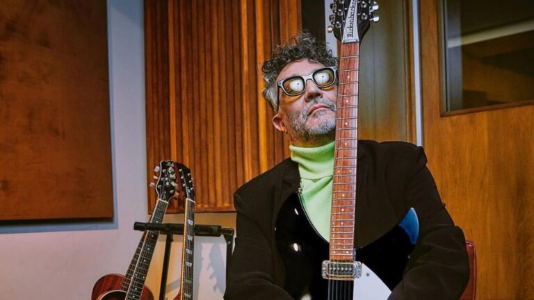 Se rompió cinco costillas: Fito Páez cancela múltiples conciertos en Latinoamérica tras sufrir grave accidente doméstico