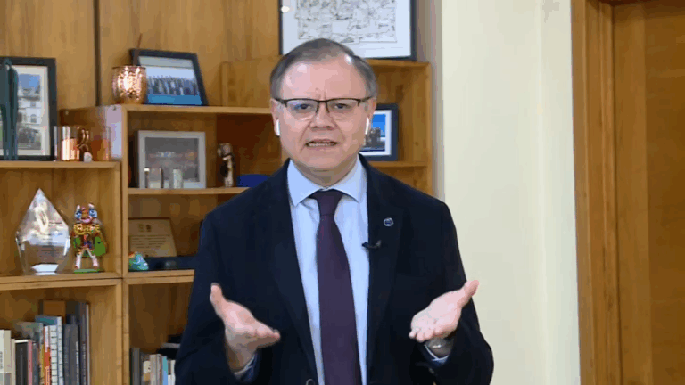 Rector Corrales y sueldo de Marcela Cubillos: 