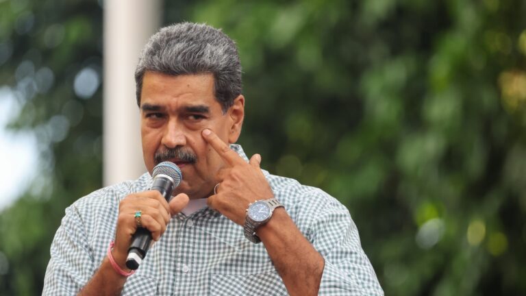 Lagos, Frei y más de 25 exmandatarios iberoamericanos piden a la Corte Penal Internacional la “detención inmediata” de Maduro