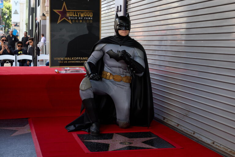 Batman hace historia como el primer superhéroe con una estrella en el Paseo de la Fama de Hollywood