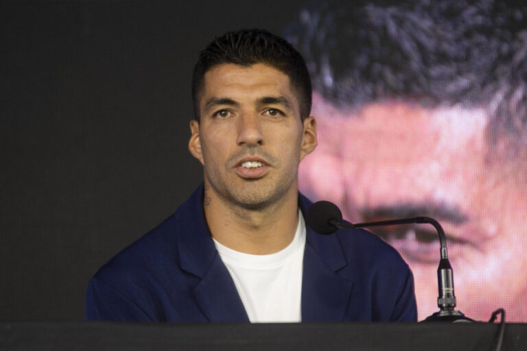 Se acaba una era: Luis Suárez anunció entre lágrimas su retiro de la selección de Uruguay