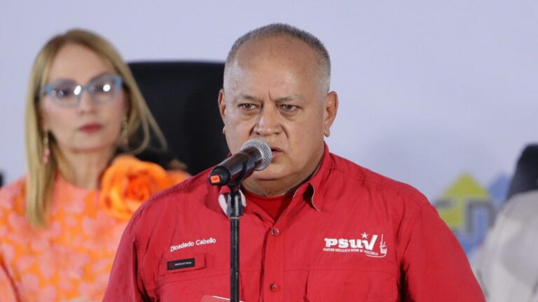 Venezuela anuncia la detención de dos españoles, tres estadounidenses y un checo por supuesto plan para asesinar a Maduro