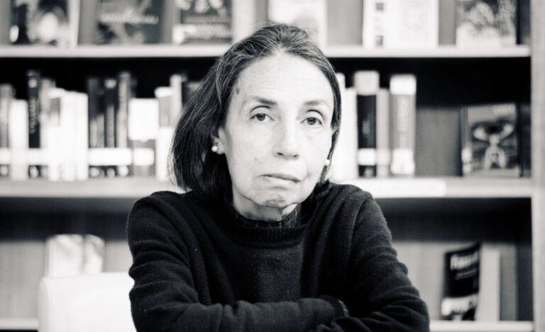 Elvira Hernández es galardonada con el Premio Nacional de Literatura: Es la segunda poeta premiada tras Gabriela Mistral