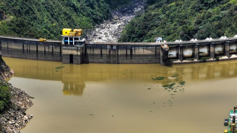 Ecuador ejecutará apagón de 8 horas: Se decretó toque de queda para evitar desmanes en medio de 