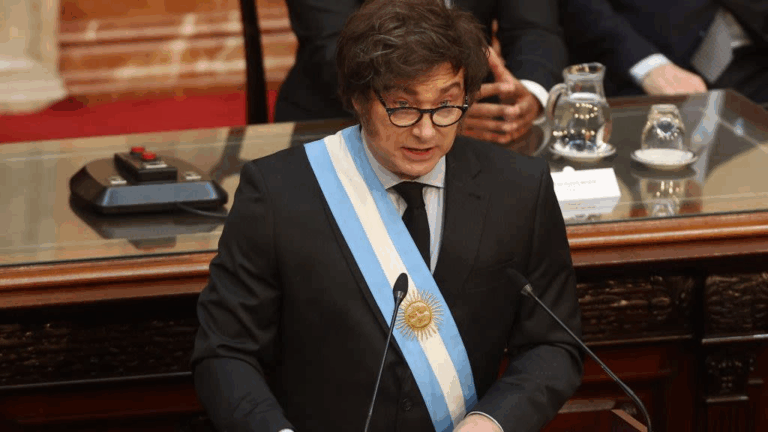 Javier Milei presenta el presupuesto 2025 para Argentina: Proyecta una inflación de 18%