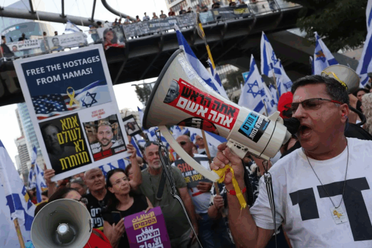 Manifestantes inundan las calles de Israel exigiendo a Benjamin Netanyahu acuerdo para liberación de rehenes