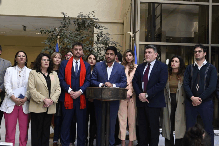 Error en acusación contra Vivanco desata controversia: Oficialismo admite 