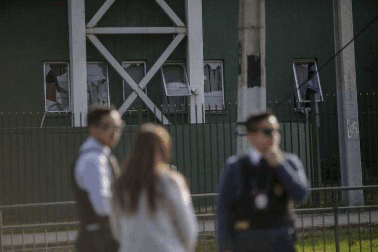Desconocidos atacan con bombas molotov y balazos 54ᵃ Comisaría de Carabineros de Huechuraba