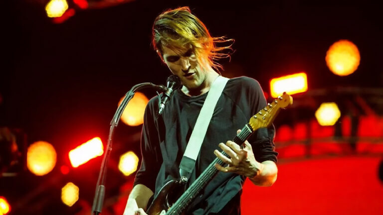 Exguitarrista de los Red Hot Chili Peppers se declara inocente de homicidio involuntario tras atropellar a una persona