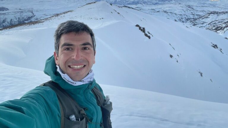 Concejal Patricio Bopp es hallado con vida tras desaparición en Cerro El Plomo