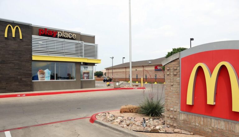 Un muerto y 10 hospitalizados por intoxicación tras comer hamburguesas cuarto de libra de McDonald’s en  EE.UU.