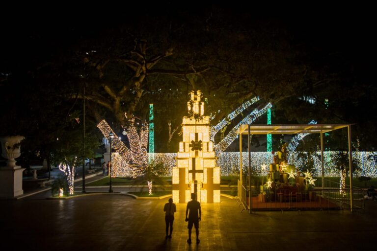 Luces, árboles, decoraciones y más: La Navidad comienza en Venezuela tras el “adelanto” decretado por Nicolás Maduro