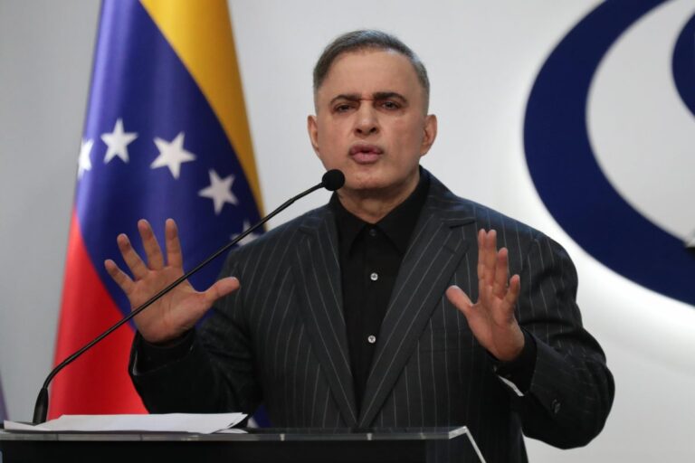 “Está comprobado”: Fiscal general de Venezuela afirma que el presidente Boric es un “agente de la CIA”