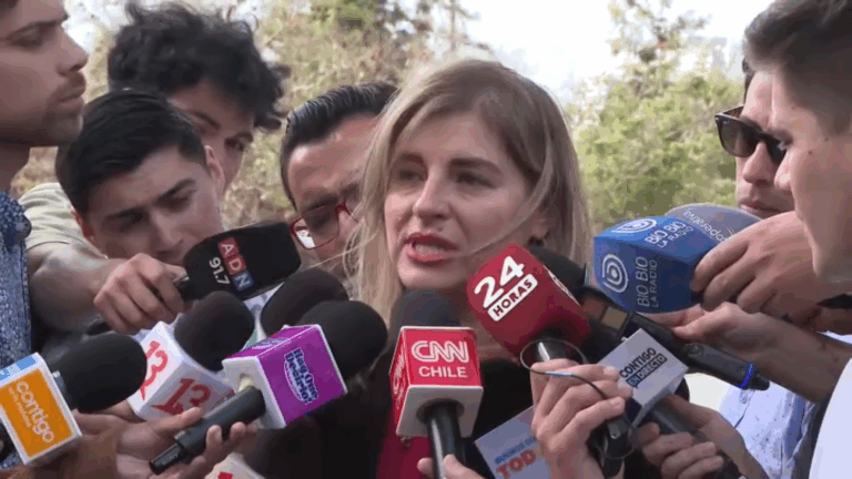 Defensa de Valdivia afirma que denunciante y exfutbolista se habían reunido previamente y que la 
