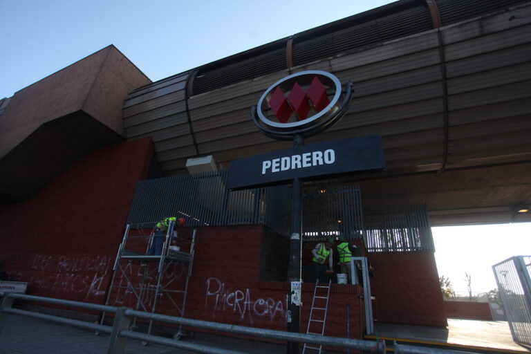 Metro restablece servicio en estación Pedrero tras disturbios en el exterior