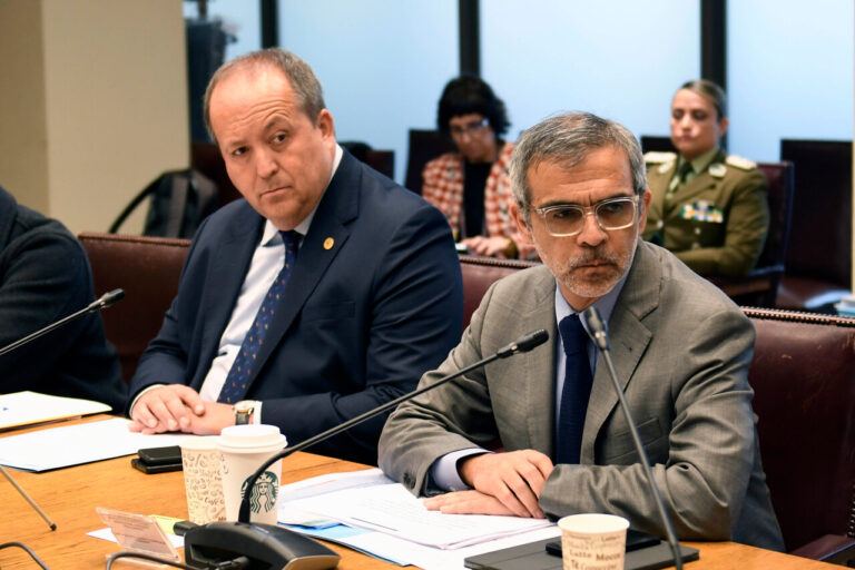 La férrea defensa del ministro Cordero al fiscal nacional Valencia: 