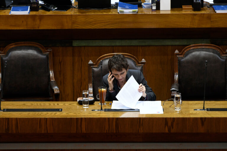 AC contra ministra Carolina Tohá: ¿Cuántos votos se necesitan para su aprobación en la Cámara de Diputadas y Diputados?