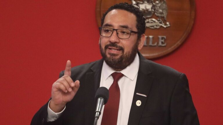 Ministro Cataldo tras proyecto que pone el fin al CAE: 