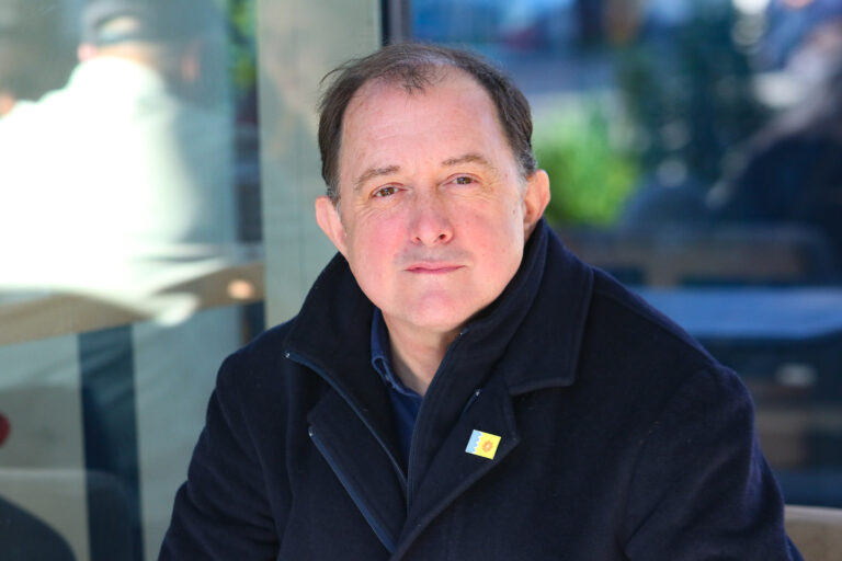 Iván Poduje advierte que despedirá a 300 