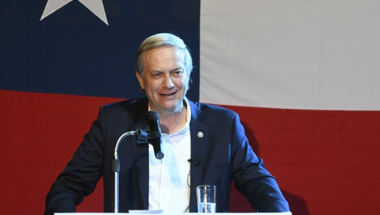 Kast molesto tras rechazo de AC contra Tohá en comisión: “La izquierda decidió salvar a la ministra de su responsabilidad”
