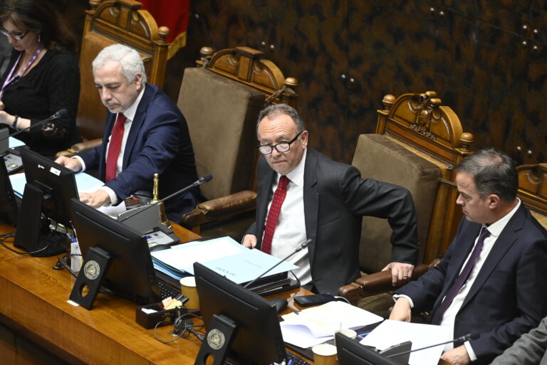 Senador Ruminot critica al subsecretario de Educación por omisión en proyecto del CAE: “Nunca nos habló de terminar con el copago”