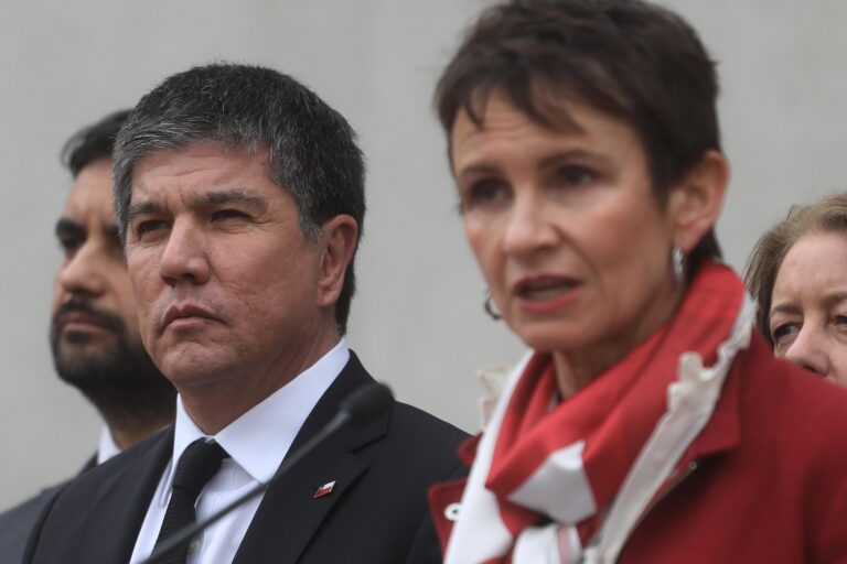 Interior explica que llamada de Tohá a Monsalve fue para 